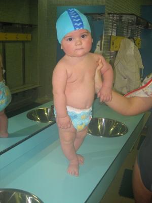 Preparado para nadar en la piscina